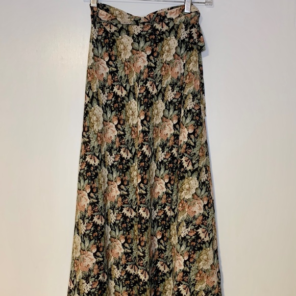 Dresses & Skirts - Vintage Floral Wrap Skirt